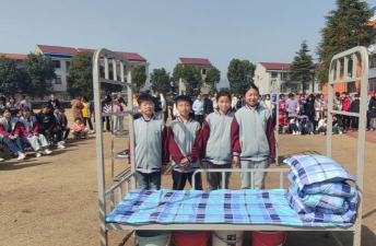 黄梅县停前镇中学阅读区