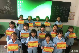 调兵山市晓明中心小学阅读区