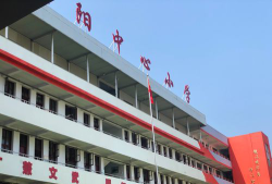 十八台中心小学阅读区
