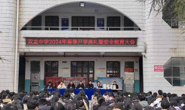 通城县双龙文龙学校阅读区
