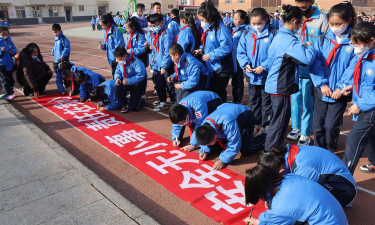 杭锦后旗北马路小学阅读区