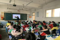 巴拉格歹乡中心校阅读区
