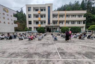 利川市马前中学阅读区
