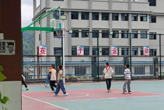 建始县天生民族初级中学阅读区