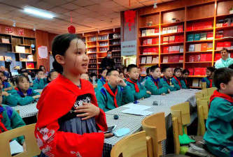 伊宁第十五小学阅读区