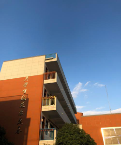 浦市中学阅读区