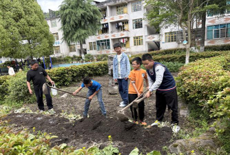 鹤峰县燕子乡民族中心学校阅读区