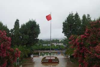石林县板桥镇中学阅读区