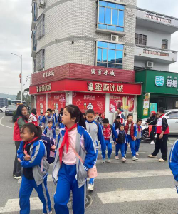 阳春市河口镇中心小学龙门分校阅读区