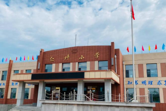 伊宁县巴依托海乡中心小学阅读区