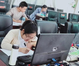 鲁贡镇中学阅读区