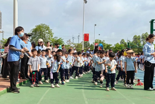 陆丰市春源双语学校阅读区
