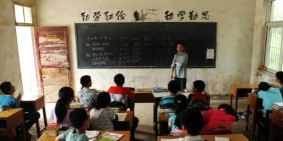 达达木图乡乌拉斯台村中心小学阅读区