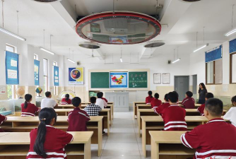 禄劝县屏山镇崇德中学阅读区