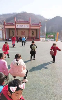 承德市东园林小学阅读区