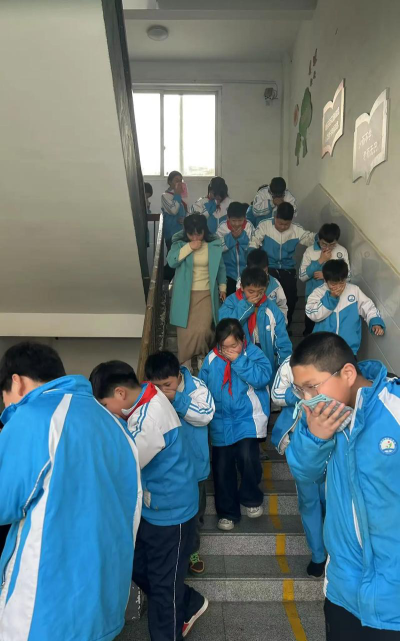 洞口镇团结完全小学阅读区