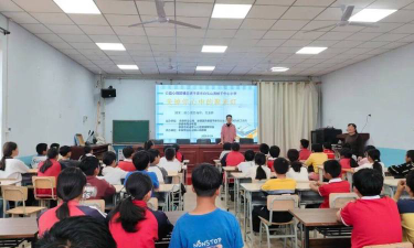 平泉县台头山乡高杖子中心小学阅读区