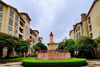 广东外语外贸大学附设肇庆外国语学校阅读区