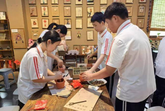 十堰市第十三中学阅读区