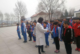 丰宁县黑山嘴镇小学阅读区