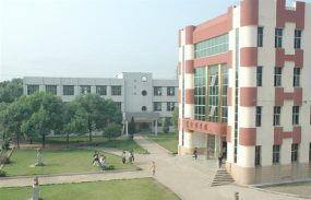 平江县第五中学阅读区