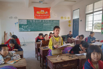 龙门县龙华镇朗背教学点阅读区