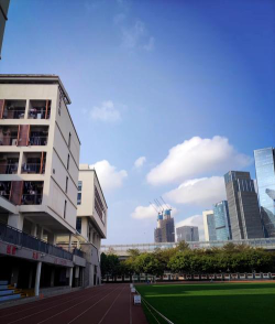 深圳大学附属中学(高中部)阅读区