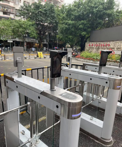 深圳市龙华中英文实验学校阅读区