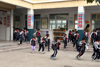 绥定中心小学阅读区