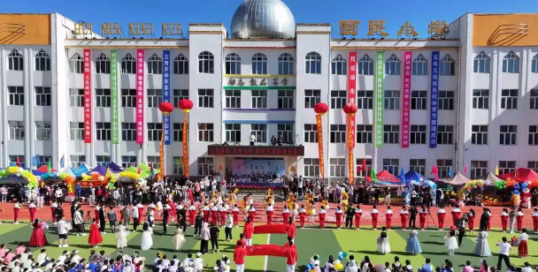 泊头市西关回民小学阅读区