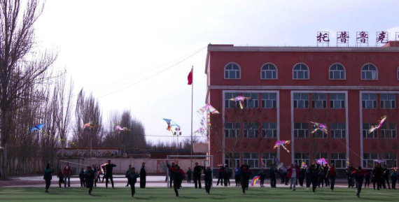 托普鲁克乡中学阅读区