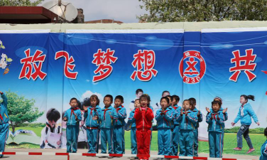 巡镇小学阅读区