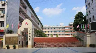 胜芳镇东方小学阅读区