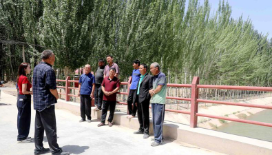 莎车县托木吾斯塘乡中学阅读区