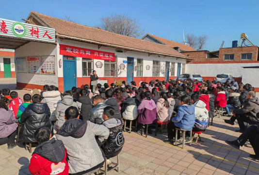 石家庄谈村小学阅读区