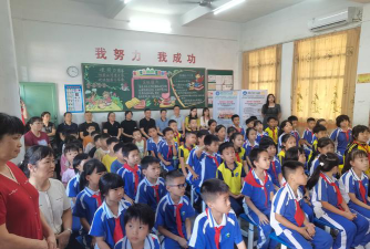 佛山市顺德区叶霖佳小学阅读区