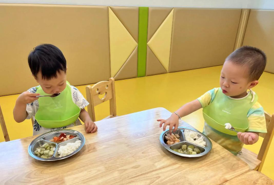 涛涛幼儿园阅读区