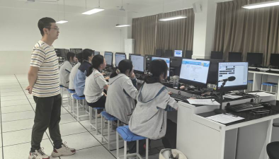南京市莫愁中等专业学校阅读区