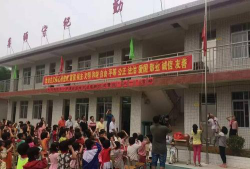 怀集县甘洒镇下屈小学教学点阅读区