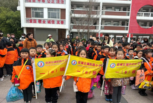 建工师第一小学阅读区