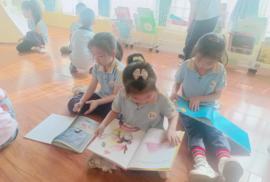 襄垣县侯堡镇侯堡幼儿园阅读区