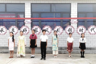 金州区七顶山乡大莲泡村育红班阅读区