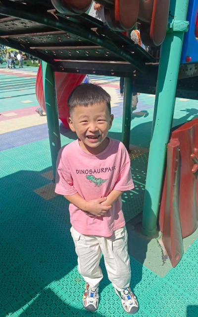 松江河启明星幼儿园阅读区