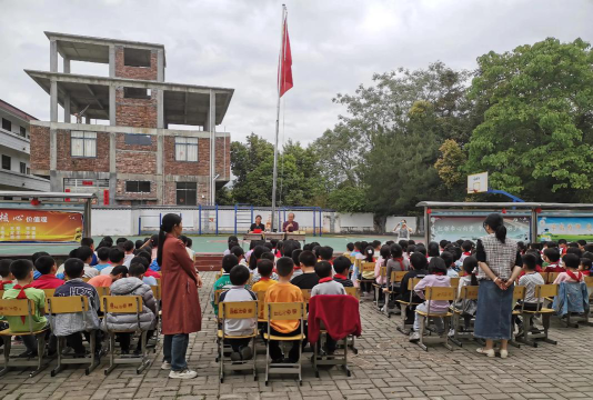 饶村乡中心小学阅读区