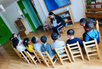 北京市大兴区金色育龙艺术幼儿园阅读区