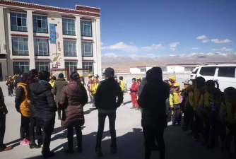 格达乡中心小学阅读区