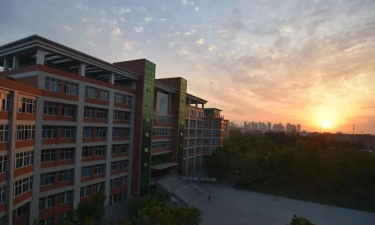 张家口工程技术学校阅读区
