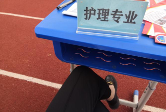 吐外特乡中学阅读区