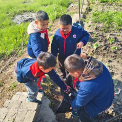 平江县南江镇桥西小学阅读区