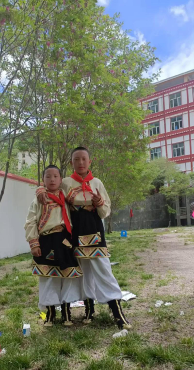 昌都县约巴乡中心小学阅读区
